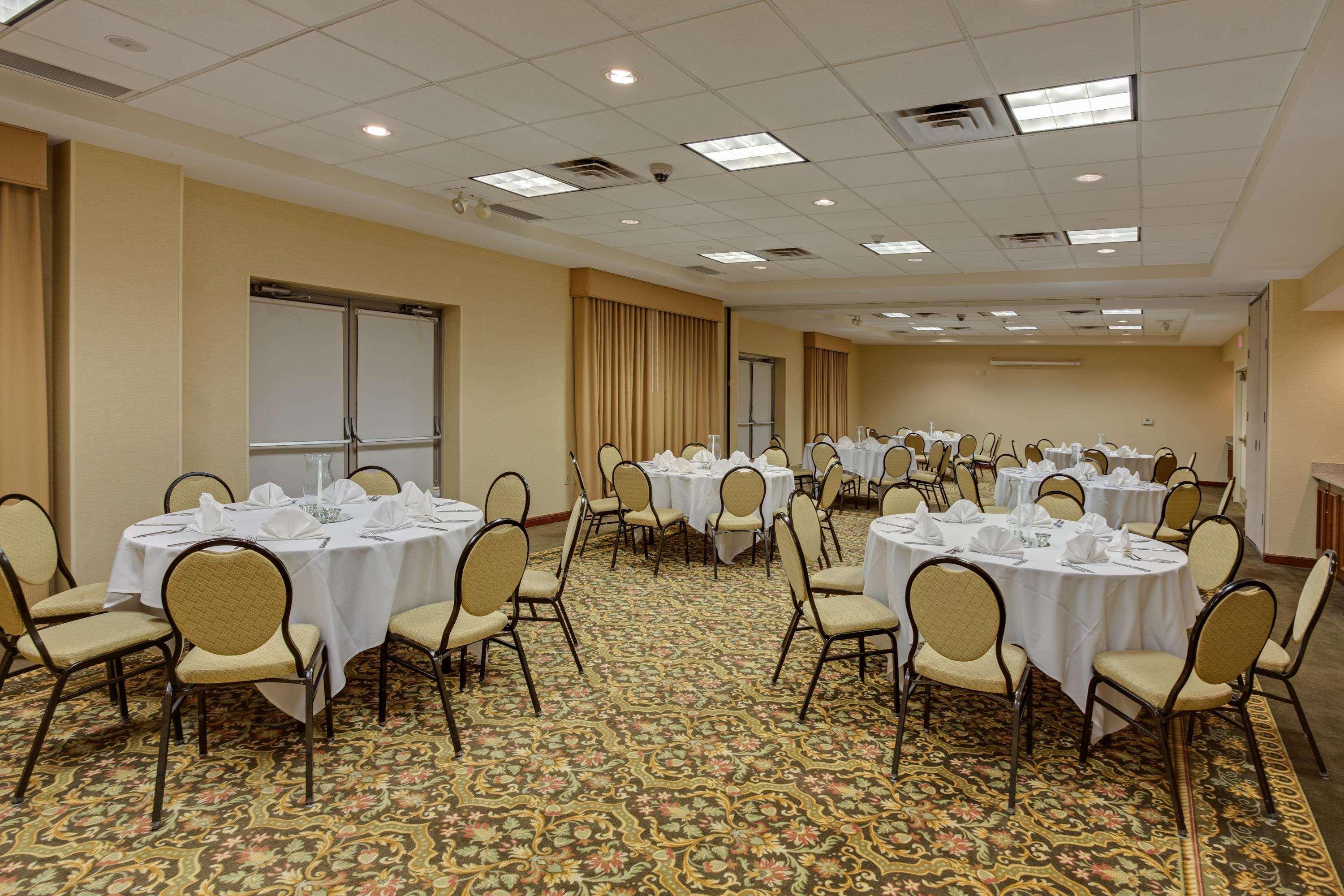 Hilton Garden Inn Cleveland Airport Fairview Park Exteriör bild