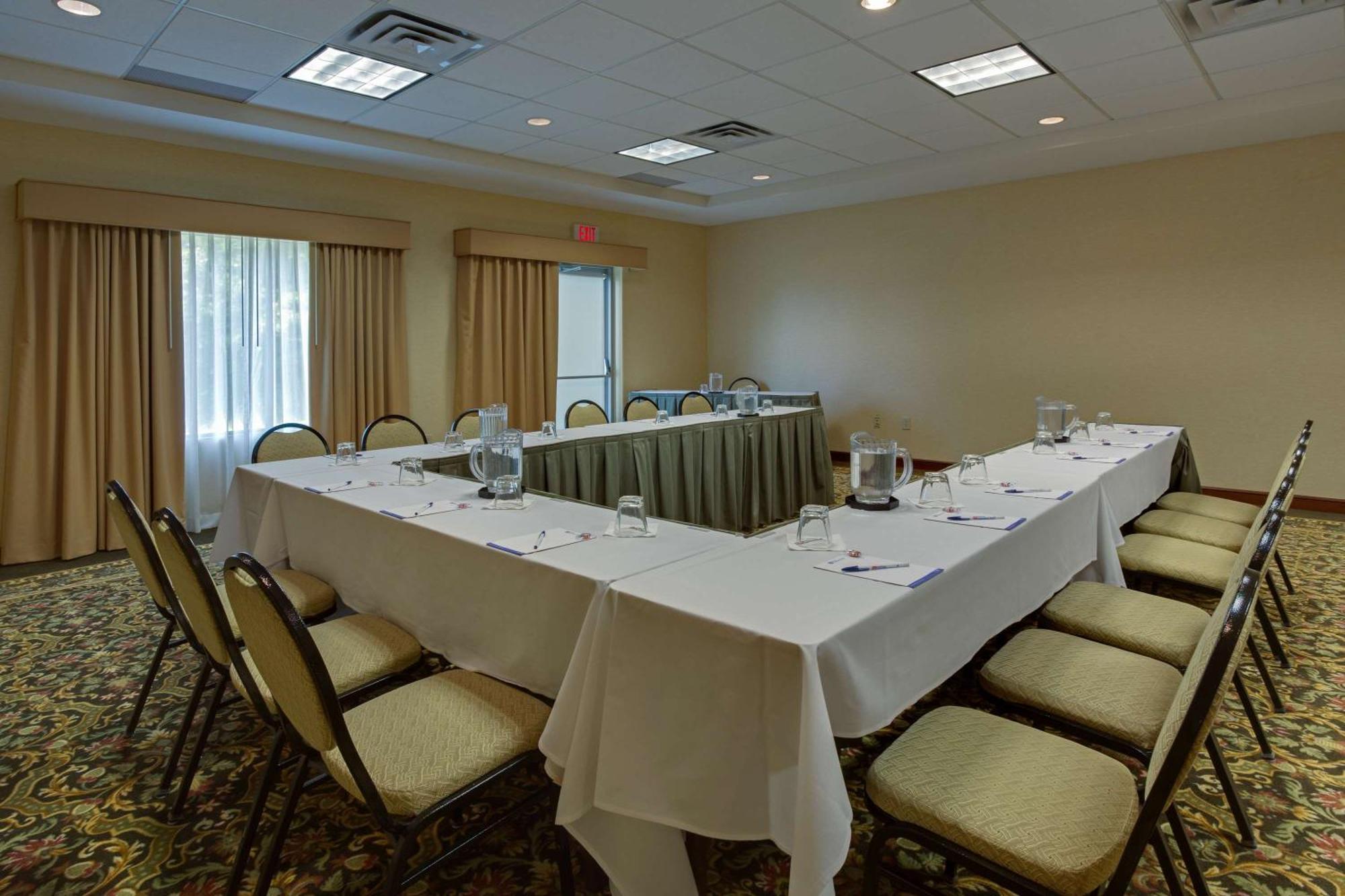 Hilton Garden Inn Cleveland Airport Fairview Park Exteriör bild