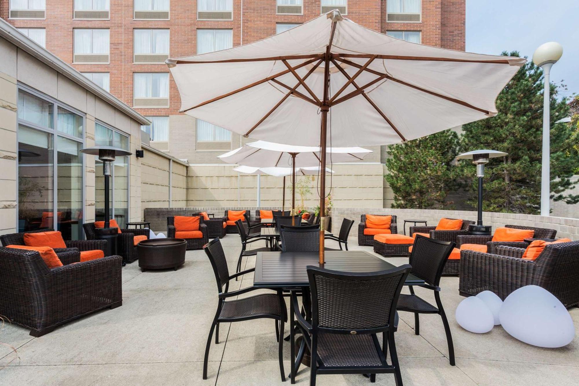 Hilton Garden Inn Cleveland Airport Fairview Park Exteriör bild